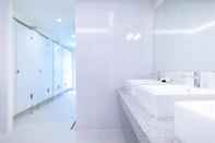 Toilet Kamar Stay With Hug Poshtel & Activities