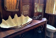 Bilik Mandi dalam Bilik Love ShackShangri-la Gili Meno