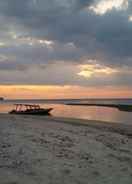 VIEW_ATTRACTIONS Love ShackShangri-la Gili Meno