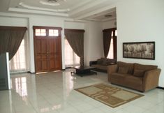 Lobby 7 AlSalam Syariah Guest House near Keraton