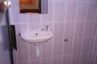 In-room Bathroom Guest House BERKAH