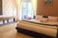 ภายนอกอาคาร Spacious Room at Londres Bed and Breakfast Jogja