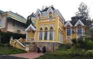 Exterior 2 Zevannya Villa Queen Victorian Kota Bunga