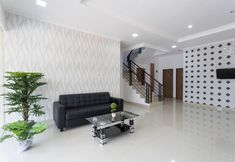 Lobby 2 RedDoorz Plus @ Boulevard Residence BSD