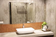 Bilik Mandi dalam Bilik Blue Mountain Phangnga Resort