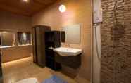 Toilet Kamar 4 Baanviewtaly Pool Villas