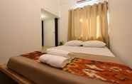 Kamar Tidur 4 Warm White Hostel