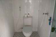 Toilet Kamar OYO 93359 Kawi Homestay