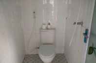 ห้องน้ำภายในห้อง OYO 93359 Kawi Homestay