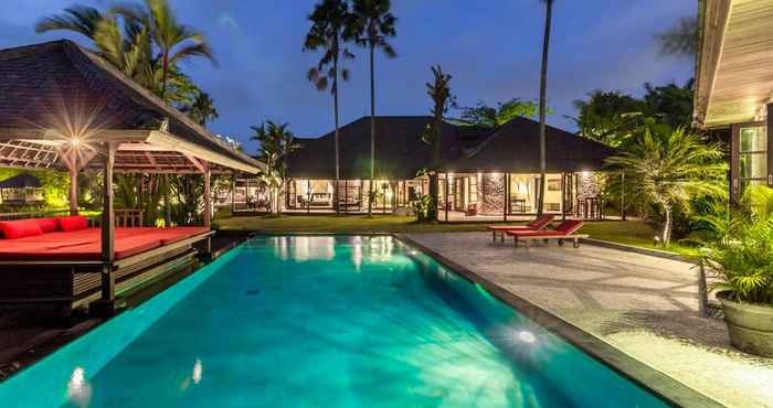 Kolam Renang Villa Tree of Life