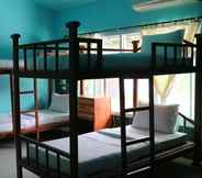 Kamar Tidur 4 The Corner Transit Hostel