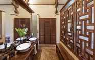 In-room Bathroom 4 AMATAO Tropical Residence