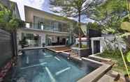 Swimming Pool 2 Villa Kayu Jati 2 Seminyak by Lovel