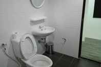 Toilet Kamar Relax Lodge