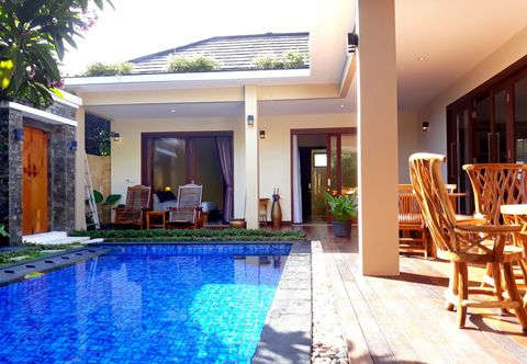 Swimming Pool Villa Mantika