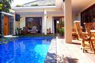 Swimming Pool Villa Mantika