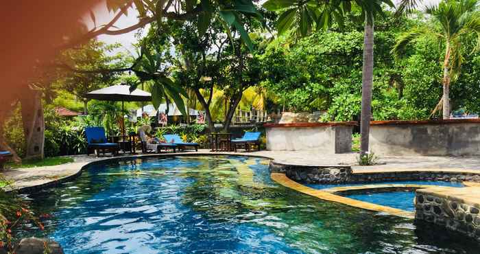 Kolam Renang Sea Breeze Bungalow Lovina