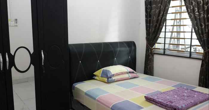 Bedroom Qis Guest House