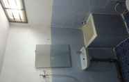 Toilet Kamar 7 Qis Guest House