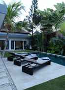 SWIMMING_POOL Villa Arria