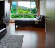 Bedroom 6 Living Hill by Aj