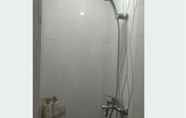 In-room Bathroom 6 Jarrdin Apartment Cihampelas by Nindy