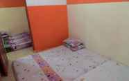 Kamar Tidur 6 Dua Putri Homestay