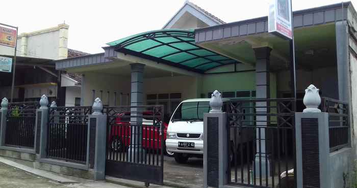 Luar Bangunan Tribuana Homestay