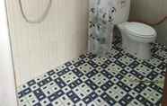 In-room Bathroom 6 A5 Family Homestay Syariah