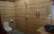 Toilet Kamar 3 The Sandat Bungalow