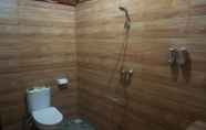 Toilet Kamar 5 The Sandat Bungalow