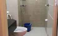 In-room Bathroom 5 Favila Condotel - 101 Newport Boulevard