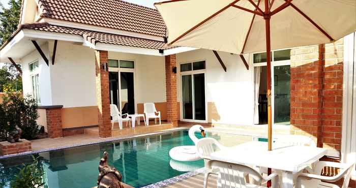 Kolam Renang Hansa Paradise Hill Pool Villa