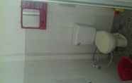 ห้องน้ำภายในห้อง 4 Griya Pesona