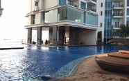 สระว่ายน้ำ 3 Peggy's Room Sea View Apartment Ancol Mansion