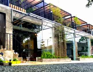 Exterior 2 Containers by Eco Hotel Tagaytay