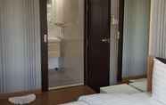 Toilet Kamar 6 Cozy 2 bed / 2 bath Condo in Ao Nang