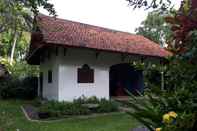 Luar Bangunan Tom's Bungalow