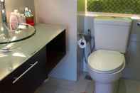 In-room Bathroom Grande Caribbean Condo A219 & A220
