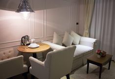 Common Space 2 Venetian Signature Condo C608