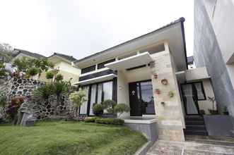 Exterior 4 Kusuma Pinus M12