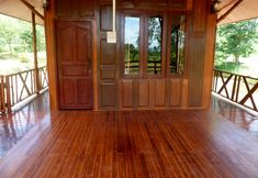 ロビー 2 Noi's Cabin