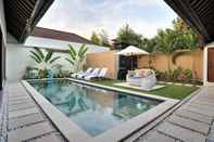 Kolam Renang Villa Capri