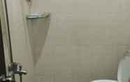 Toilet Kamar 7 Homestay Syariah Dua Putri Kota Batu