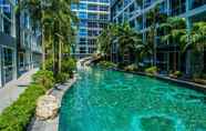 Swimming Pool 5 Avenue Residence & Suites by Towers