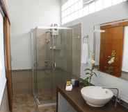 In-room Bathroom 2 Taratai Villa