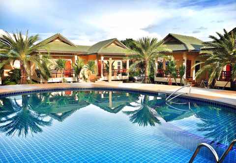Swimming Pool Huan Soontaree Resort