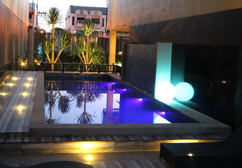 수영장 ROOMS REPUBLIC PATTAYA