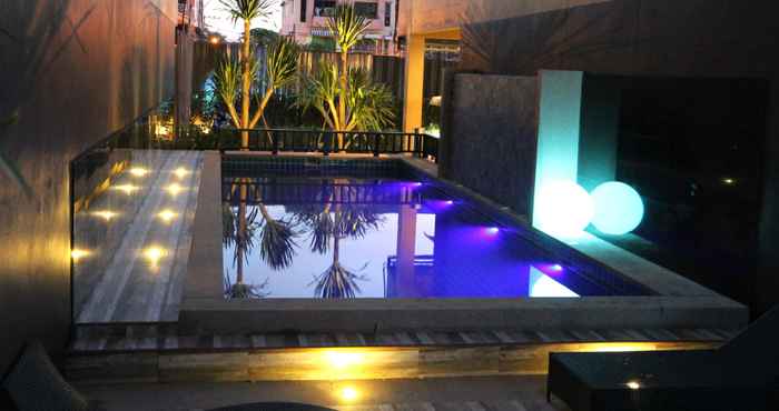 Kolam Renang ROOMS REPUBLIC PATTAYA