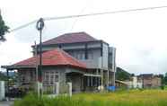 Exterior 2 Aulia Guest House